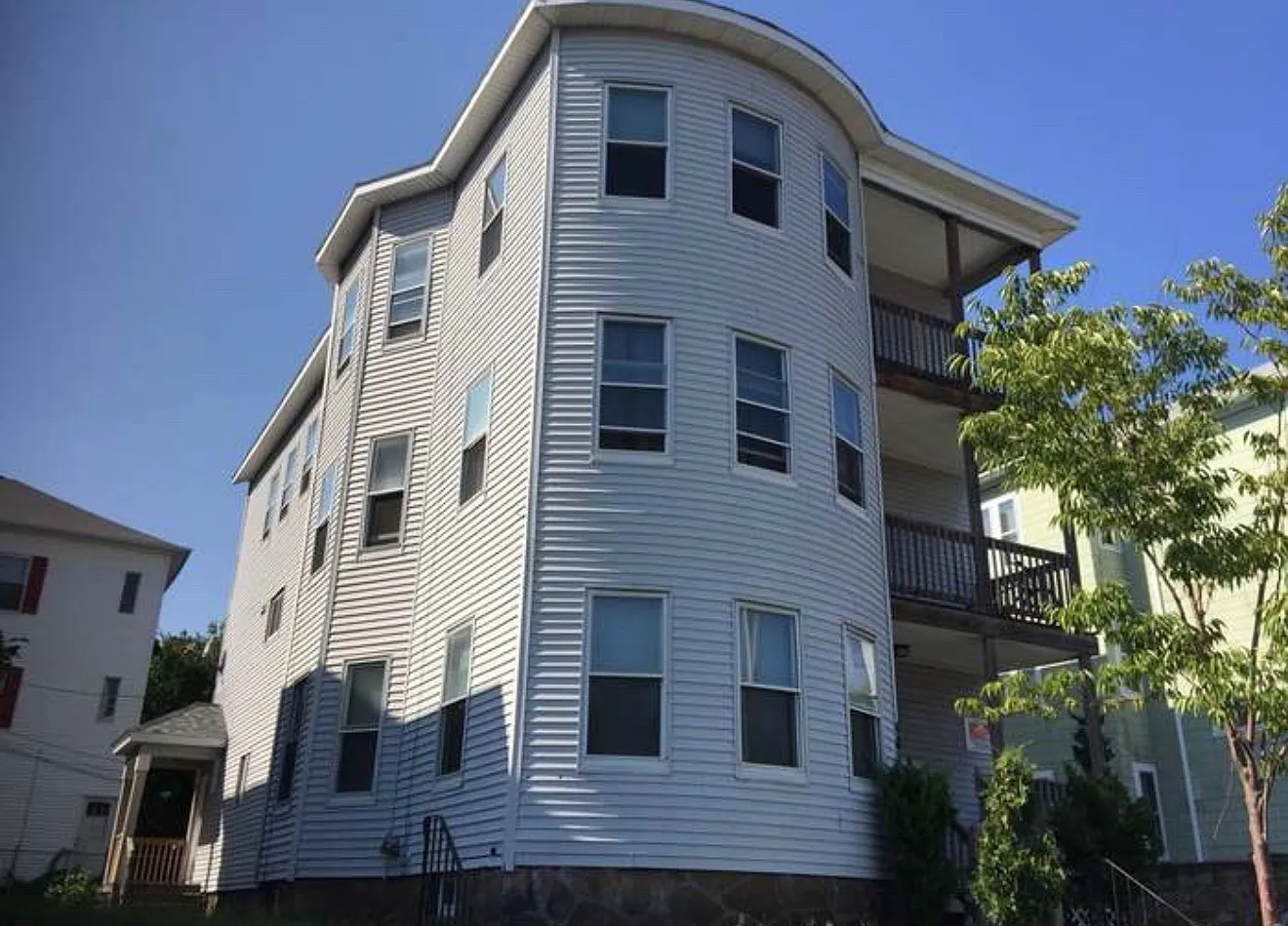 486 Park Ave — Photo 1