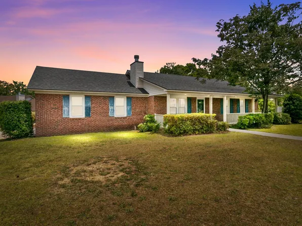 118 Finch Rd, Fayetteville, NC 28306