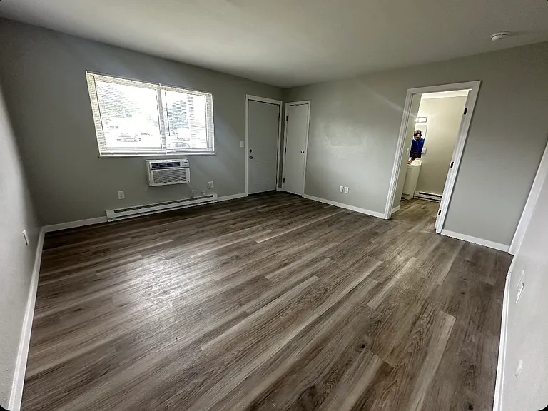 920 N Detroit St — Photo 2