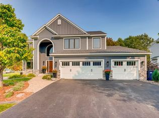 1007 Earley Lake Pl, Burnsville, MN 55306