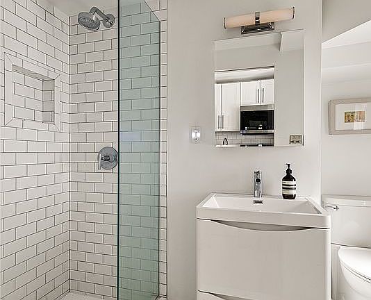 4th image of 113 W 15th St #2E