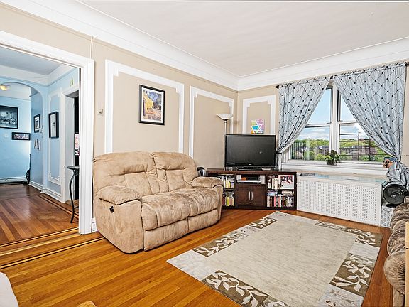 4th image of 60 Broad St W APT 5B
