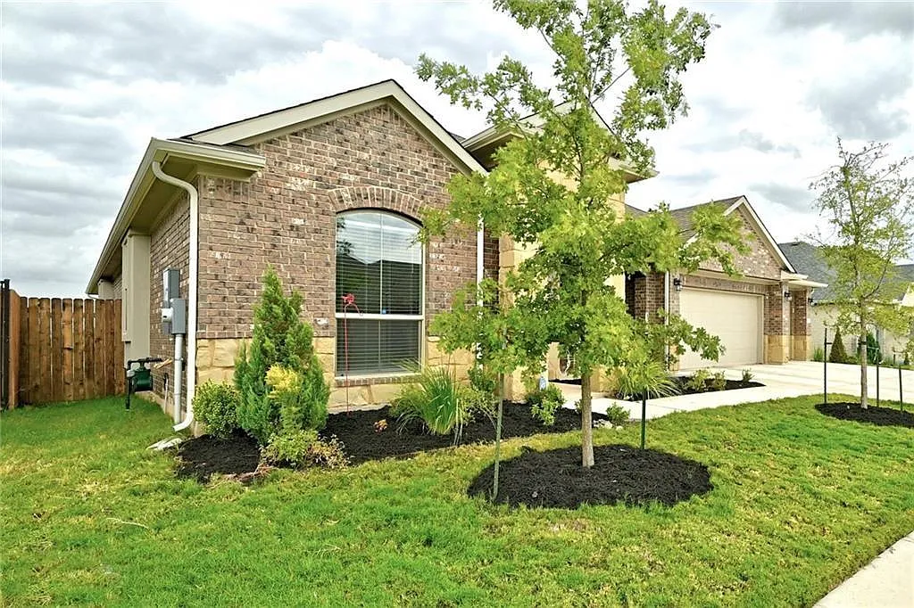 4 bed, 3.0 bath, 2825 sqft, $2,698 — Photo 2