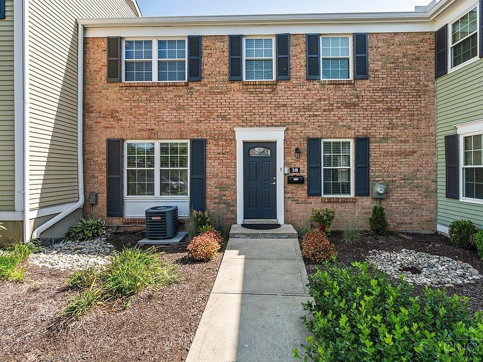 1st image of 38 Applewood Dr