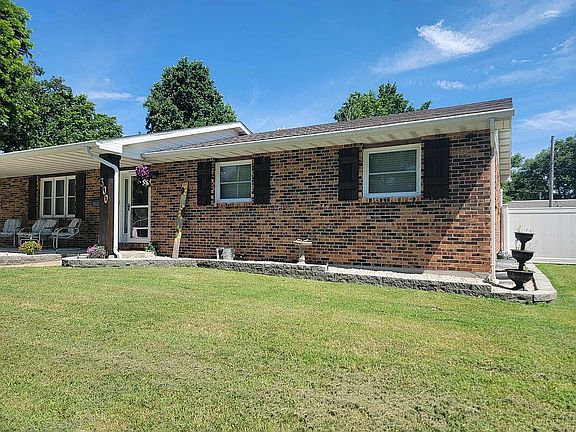 2nd image of 300 W Deblee Dr