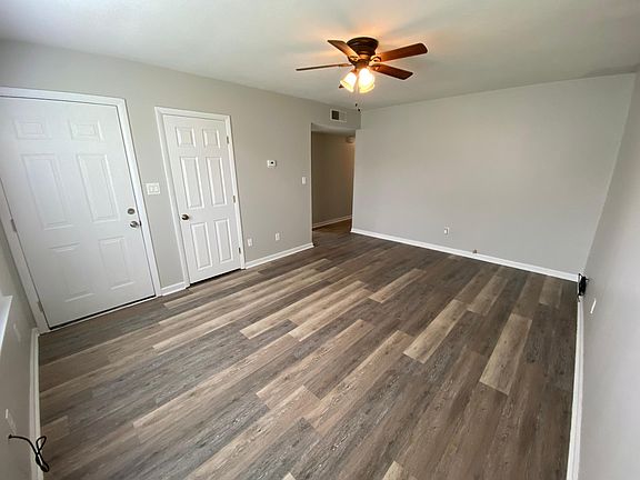 4th image of 2845 Wayside Dr W