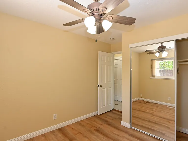398 Roan St — Photo 4