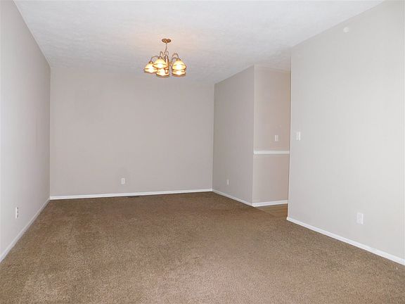4th image of 772 Tulip Ln