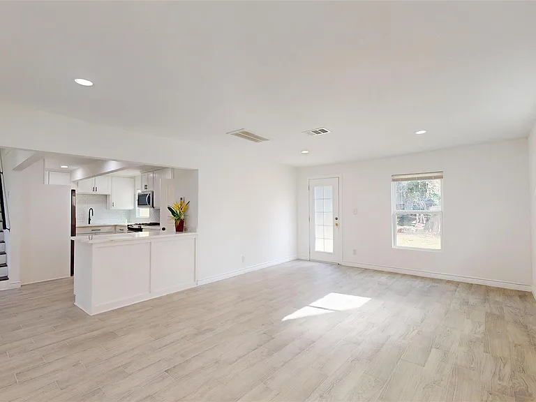 3830 Cosby St — Photo 16