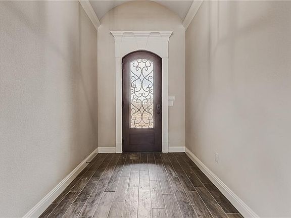 5th image of 1043 Anna Cir