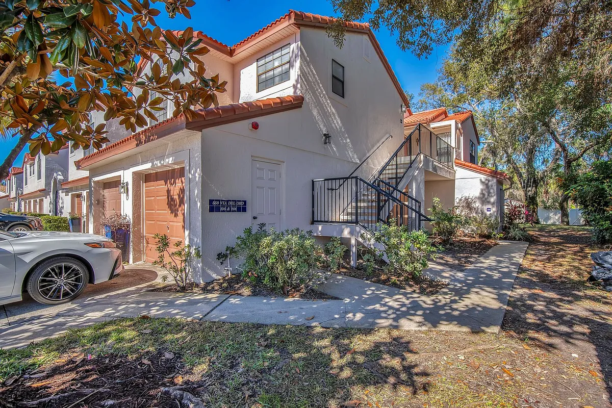 Building Photo - 550 Via Del Oro Dr #106