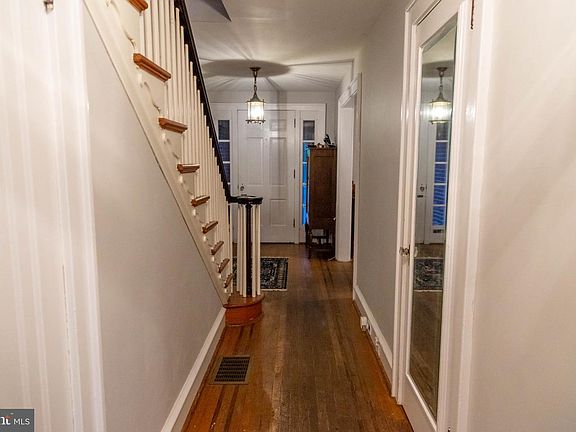 3rd image of 250 Delaware St