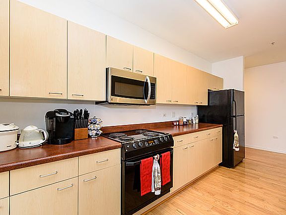 5th image of 1224 Chicago Ave APT 306