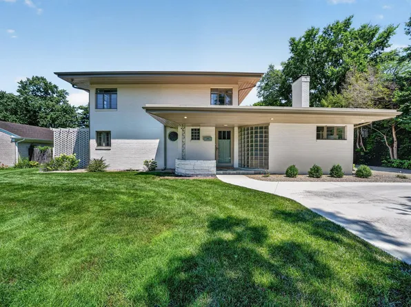 1915 E Jefferson Blvd, South Bend, IN 46617