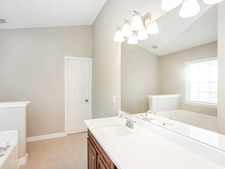9705 Avensong Crossing Dr — Photo 11