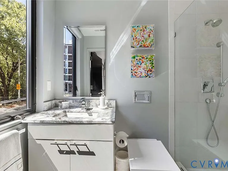 509 W 7th St — Photo 26