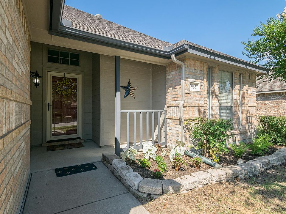 1st image of 956 Carlin Ln