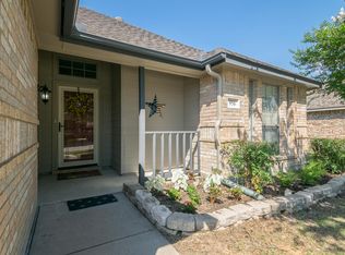 956 Carlin Ln, Burleson, TX 76028