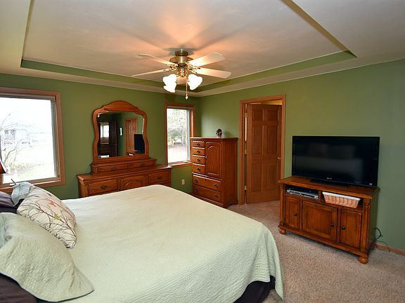 3rd image of 1070 Bayberry Dr