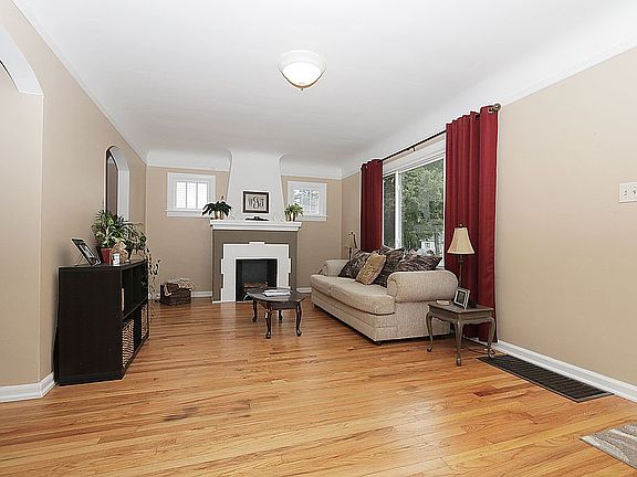 3rd image of 58849 Pine St