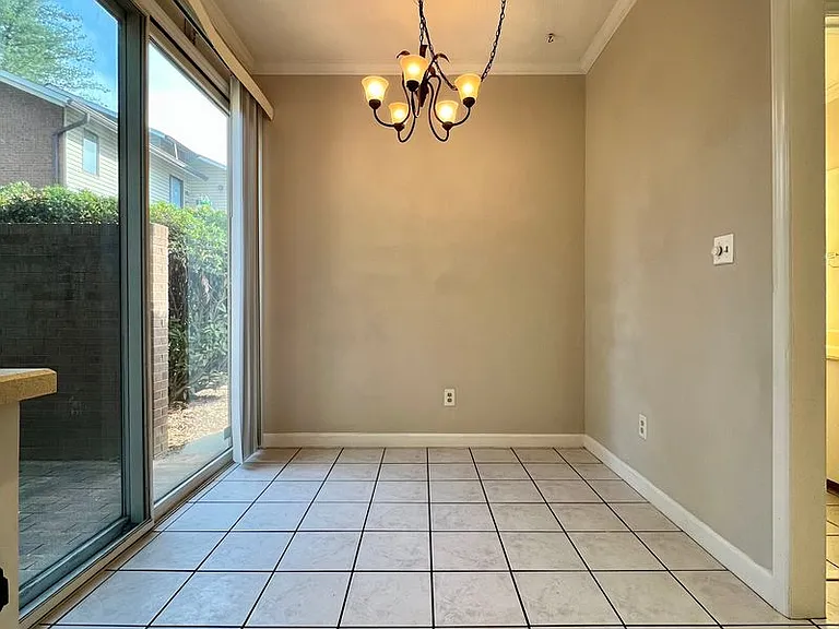 207 Forest View Ct — Photo 16