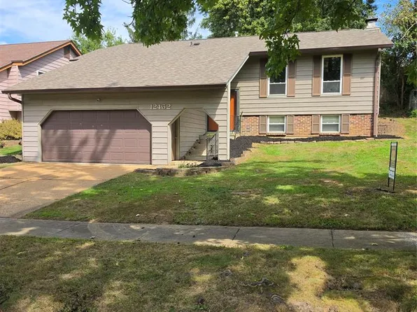 12462 Sandycreek Ln, Florissant, MO 63033