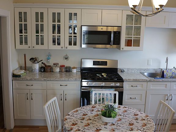 3rd image of 1063 Broad St Floor 3