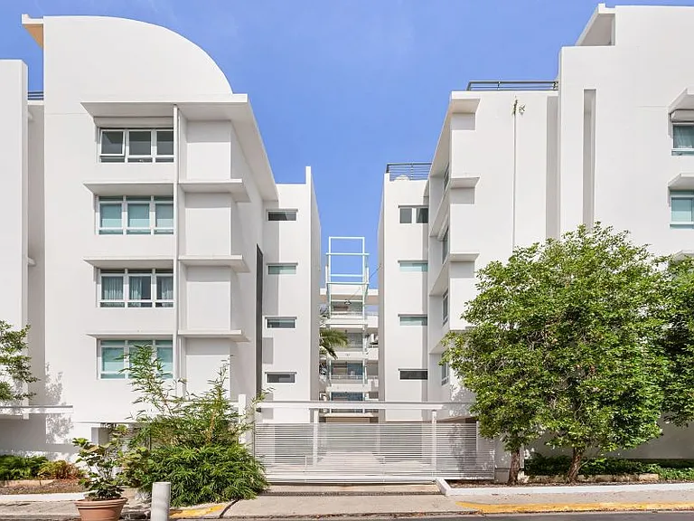 Apt 304 Atlantic Court Apartments 59 C San Miguel — Photo 1