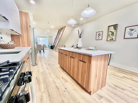 5th image of 2502 E Tioga St #32C