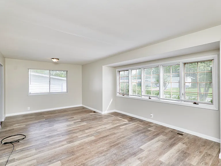 1495 Tremont Dr — Photo 6