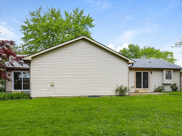 476 Spring Dr — Photo 16