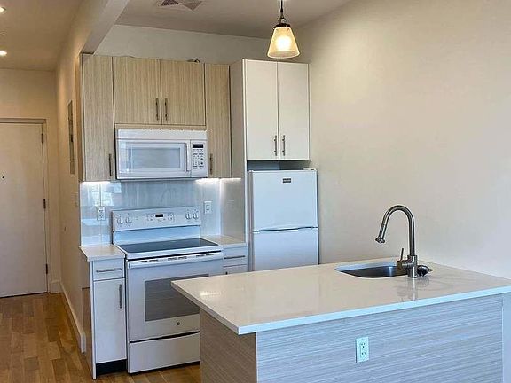 2nd image of 842 Lexington Ave #5B