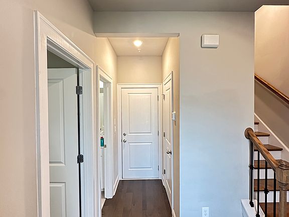 5th image of 439 Lincoln St
