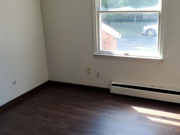 5th image of 364 Robert Dr