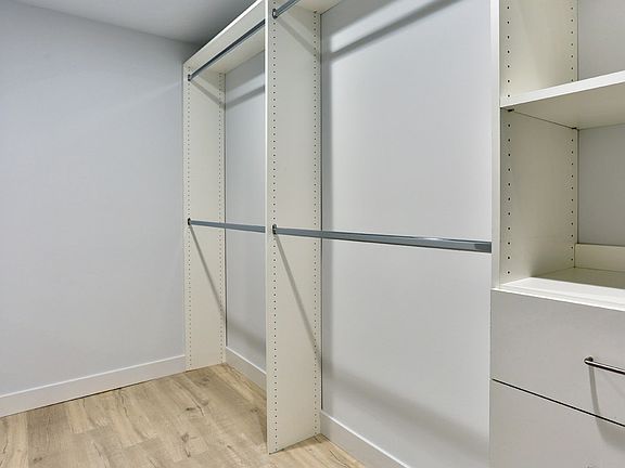 4th image of 726 N Hudson Ave Penthouse 5