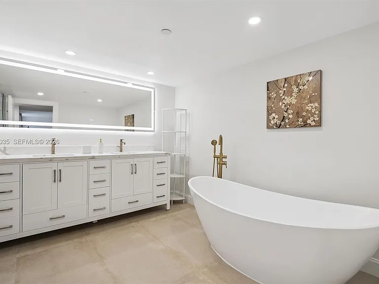 19707 Turnberry Way #12L — Photo 15