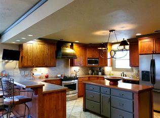 30 S 8th Ave E, Hartley, IA 51346