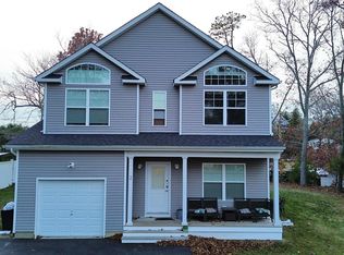 2 Winfield Davis Drive, Coram, NY 11727