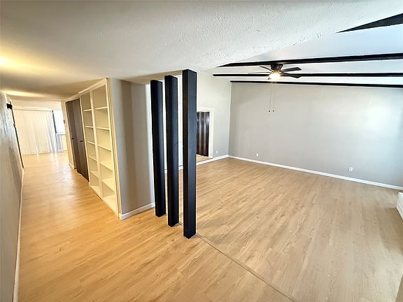 3rd image of 4212 Coronet Ln
