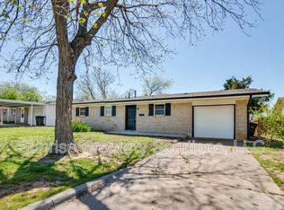 636 SW 13th St, Moore, OK 73160