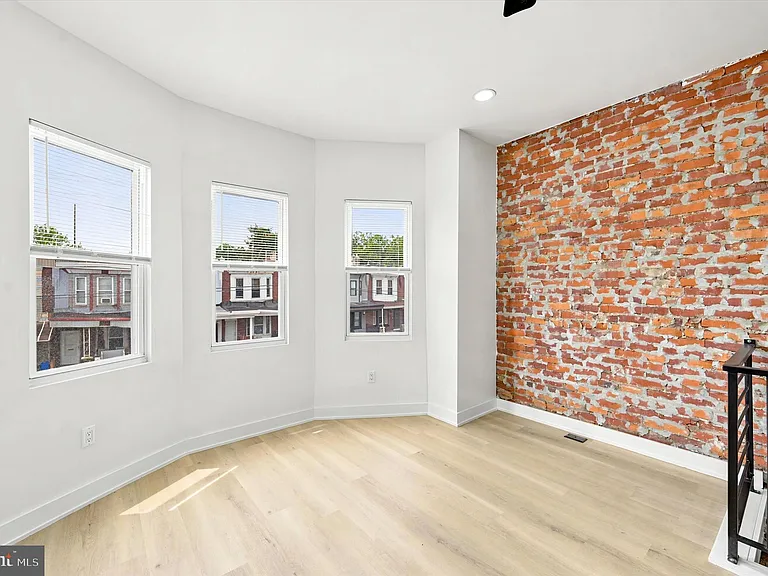 4837 N 15th St #B — Photo 2