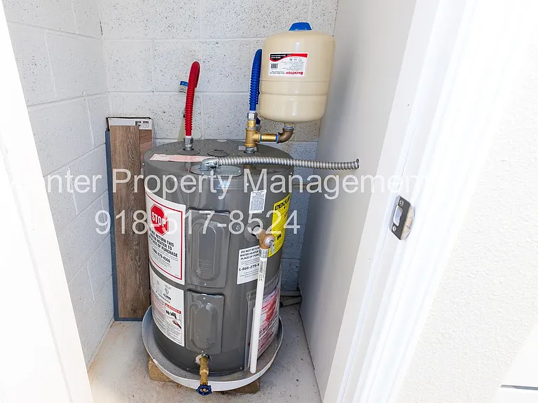 N Lewis Pl Triplex — Photo 14