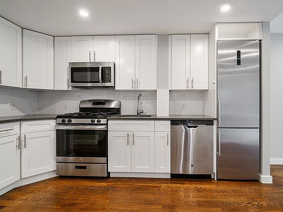 2nd image of 99 Suffolk St APT 3D