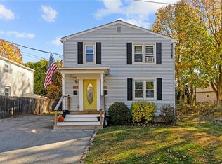 18-20 Inglewood Rd, East Providence, RI 02914