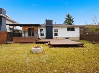 2722 104a St NW, Edmonton, AB T6J 4C3