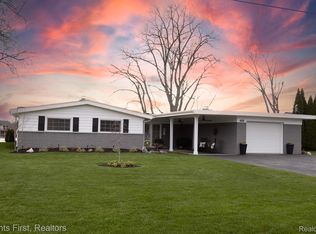 489 Berry Patch Ln, White Lake, MI