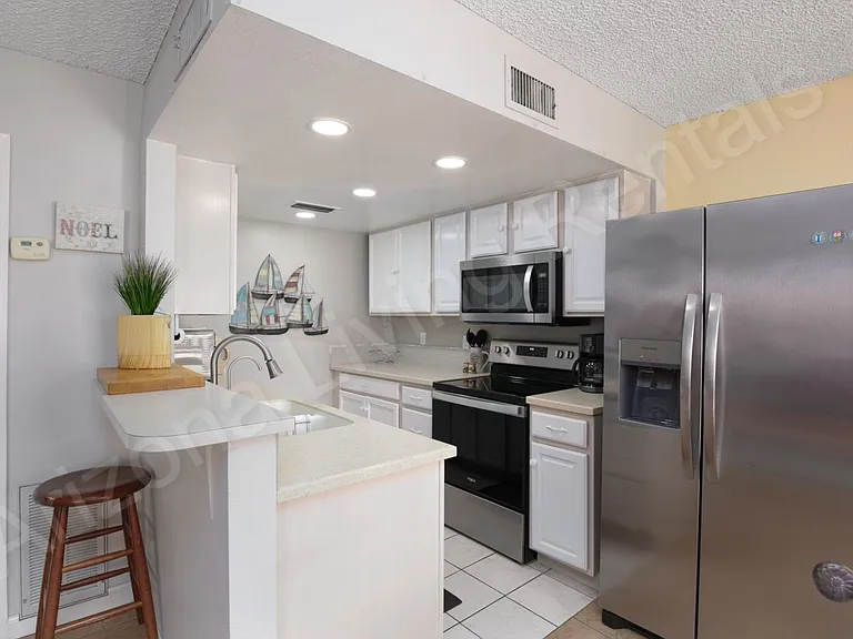 1719 Los Lagos Dr #B — Photo 4