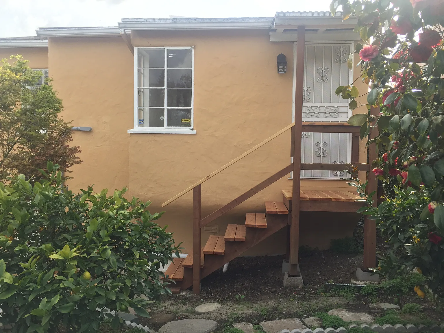 2 Bedroom 1 Bathroom House In Upper Laurel With Great Amenities — Photo 2