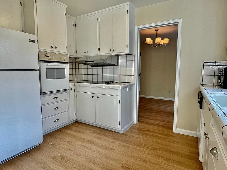 10217 S Tantau Ave — Photo 11