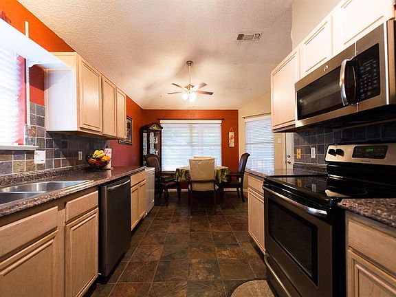 2nd image of 410 Hyde Park Pl